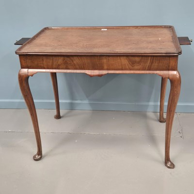 Lot 440 - An antique Georgian style mahogany silver...