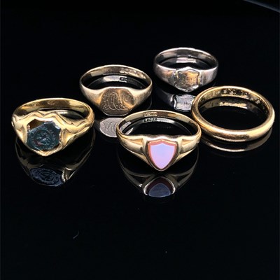 Lot 1224 - Five antique and vintage rings. Two seal rings...