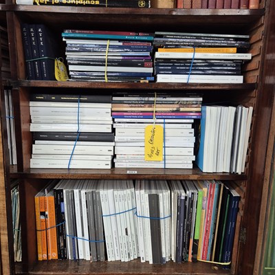 Lot 984 - Past sale and selling exhibition catalogues of...