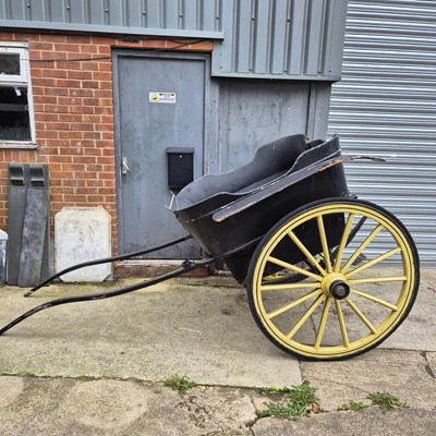 Lot 1116a - A vintage governess cart
