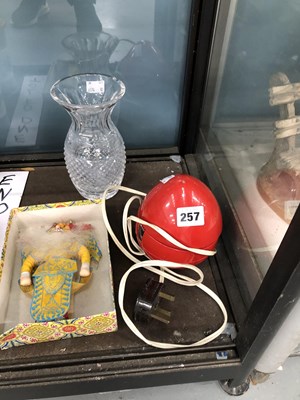 Lot 257 - A red plastic egg novelty lamp, a glass vase...
