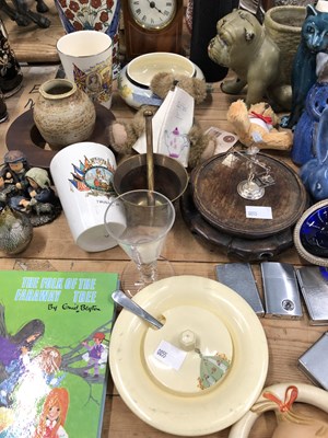 Lot 317 - A mantle clock, a hardwood vase stand, animal...