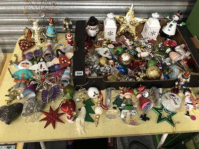 Lot 356 - Christmas decorations, Santa Claus figures,...