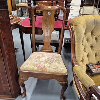 Lot 1205 - A Georgian splat back side chair with cabriole...