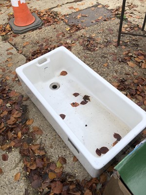 Lot 641 - A Royal Doulton sink