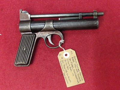 Lot 162 - Airgun.- A Pre-war Webley Junior air pistol...