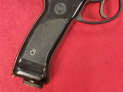 Lot 186 - Airgun.- Healthways Plainsman Co2 powered...