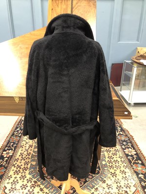 Lot 146 - Clothing - A Max Mara black jacket with a...