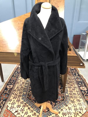 Lot 146 - Clothing - A Max Mara black jacket with a...