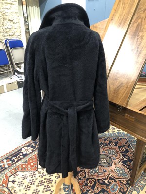 Lot 146 - Clothing - A Max Mara black jacket with a...