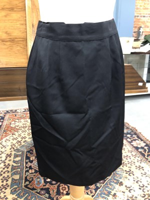Lot 150 - A Pallo De Gerard brown and navy flocked...
