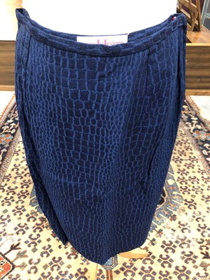Lot 150 - A Pallo De Gerard brown and navy flocked...