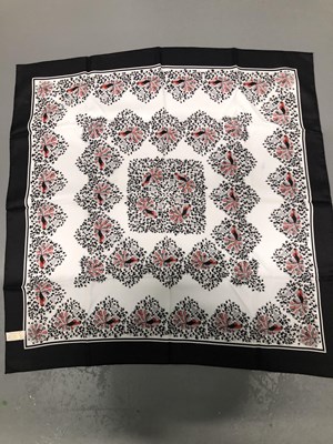 Lot 138 - Scarves- to include Aquascutum,Richard Allen,...