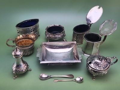 Lot 1115 - A hallmarked silver Art Deco style small dish...