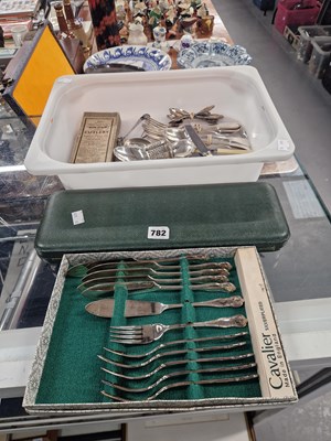 Lot 782 - A quantity of loose and boxed cutlery