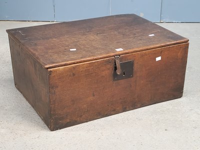 Lot 1173 - A late 18th/early 19th century oak chest with...