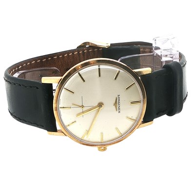 Lot 1134 - A vintage 9ct hallmarked gold manual-wound...