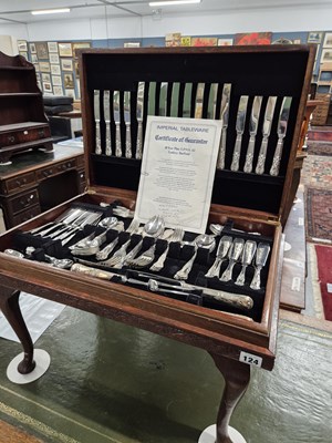 Lot 124 - A cased King's pattern cutlery service