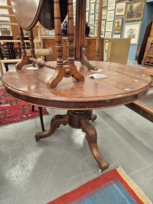 Lot 223 - A Victorian mahogany breakfast table