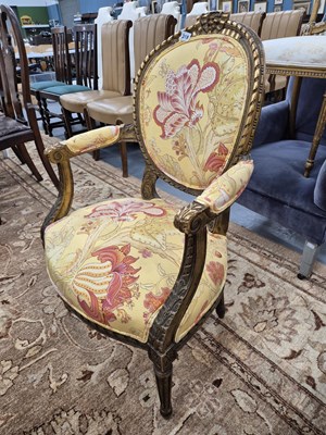 Lot 316 - A gilt show frame salon armchair