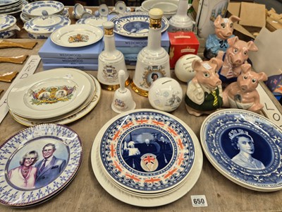 Lot 650 - A set of four Wade pigs, various royal...