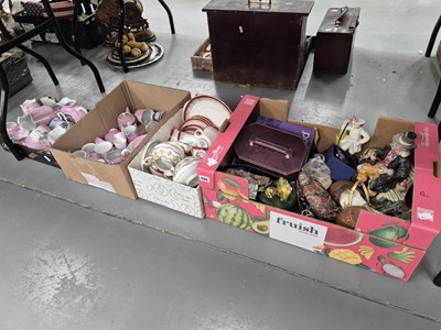 Lot 686 - A vintage tea set and a mixed selection of...