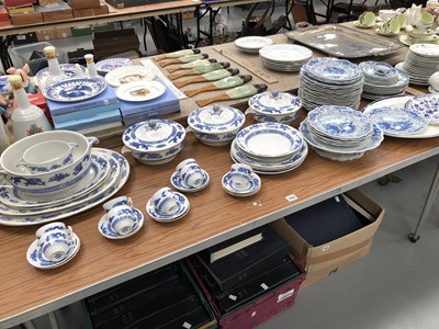 Lot 703 - A blue and white dinner service and a...