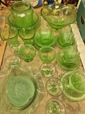Lot 762 - A selection of vintage Pyrex type green glassware