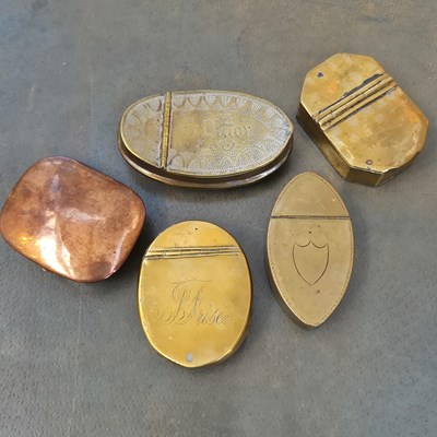 Lot 106 - A small group of antique snuff or tobacco...