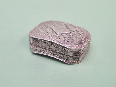 Lot 1394 - A silver vinaigrette, the canted rectangular...