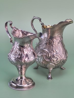 Lot 1417 - A George III silver baluster cream jug, London...