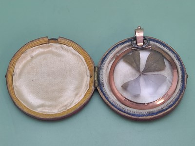 Lot 1799 - A rare early 19th-century double-glazed locket...