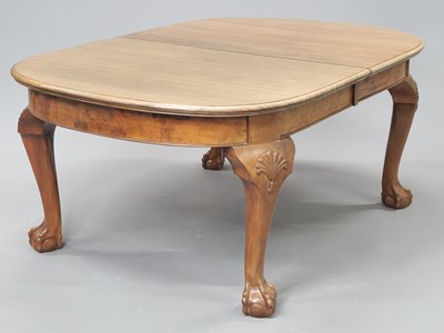 Lot 1481 - An early 20th century mahogany D-end dining...