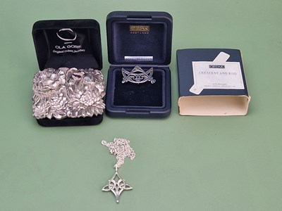 Lot 1484 - A Japanese white metal floral belt buckle, a...