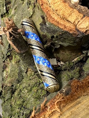 Lot 1066 - An unusual Victorian brooch of elongated...