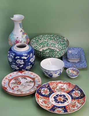 Lot 1511 - A collection of twelve oriental porcelains to...