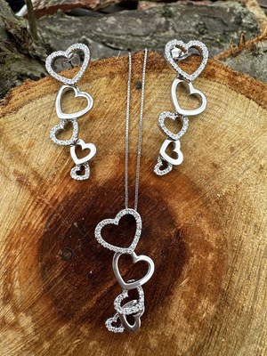 Lot 1031 - An 18ct hallmarked white gold heart-shaped...