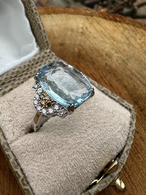 Lot 1082 - An 18ct white gold ring set with a...