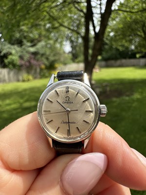 Lot 1086 - Omega Ladymatic Swiss-made automatic ladies'...