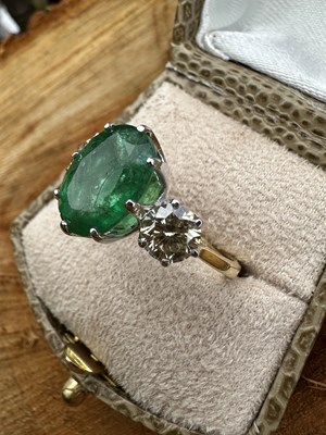 Lot 1095 - Certificated 18ct hallmarked yellow and white...