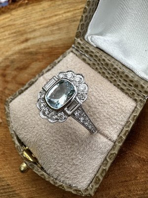 Lot 1101 - A 950 hallmarked platinum ring set with an...