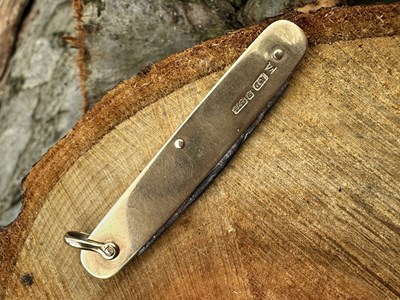 Lot 1185 - A folding penknife with 9ct gold scales,...