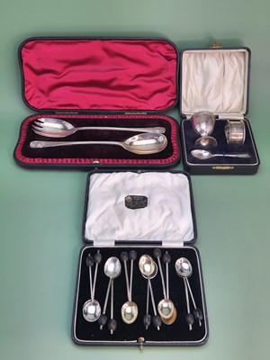 Lot 1526 - A cased pair of  silver salad servers, early...