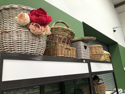 Lot 518 - Eight basket ware items