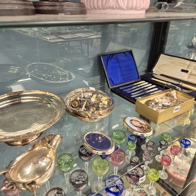 Lot 566 - Cased and loose electroplate cutlery, a cake...