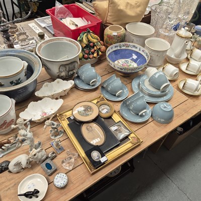 Lot 616 - A Paragon coffee set, a Doulton tea set ,...