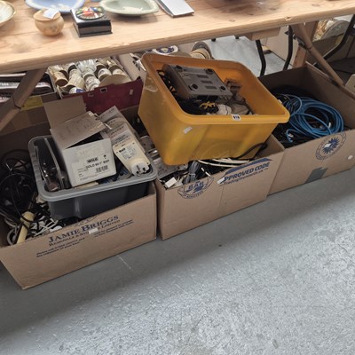 Lot 618 - Electrical timers, extension leads and various...