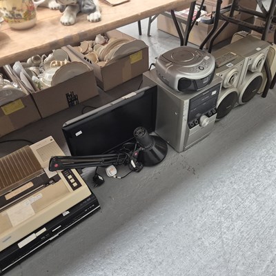 Lot 622 - A Panasonic sound system, an anglepoise lamp,...