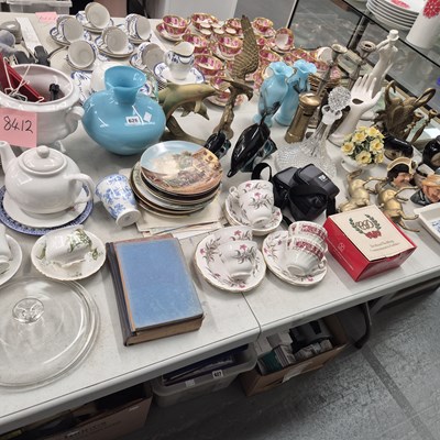 Lot 626 - Various tea wares, collector's plates, a pair...