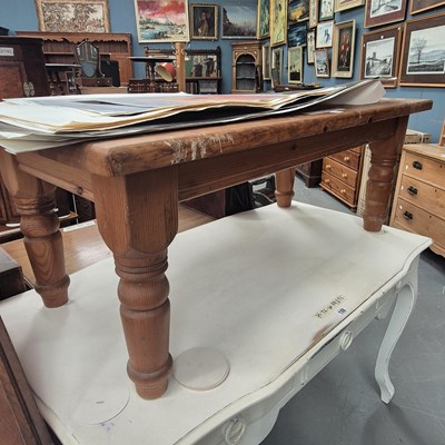 Lot 131 - A vintage pine coffee table on turned legs H...